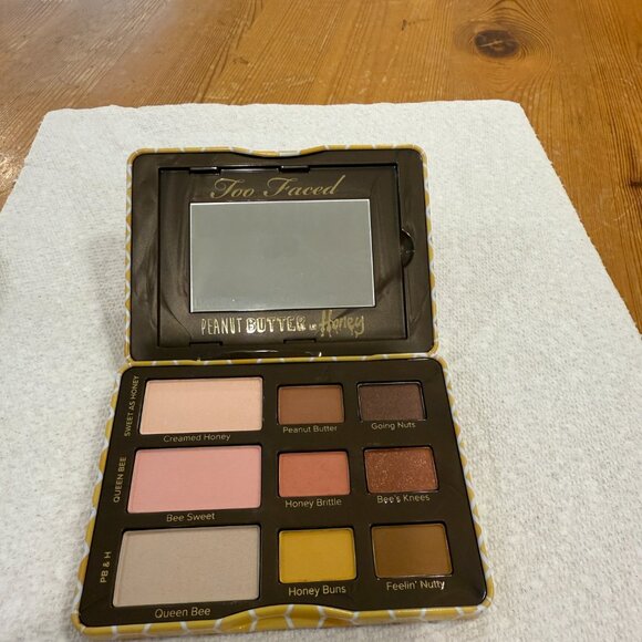 Too Faced Peanut Butter and Honey Eye Palette Eyeshadow LTD Edition 0.39 oz - Picture 4 of 10